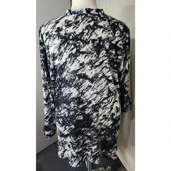 WORTHINGTON BLACK AND WHITE LONG SLEEVE V-NECK SHEAR TOP PLUS SIZE 3X - Picture 2 of 6